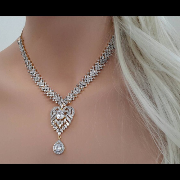 NWT Crystal Statement Necklace Set - Picture 7 of 8